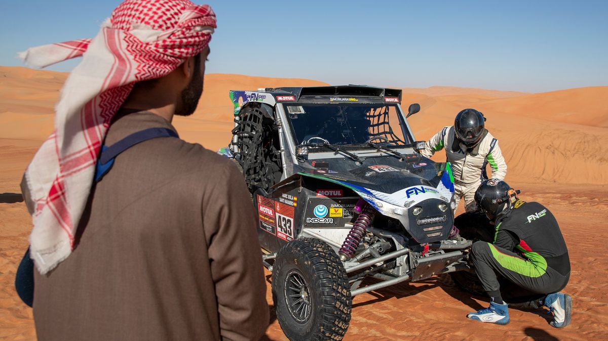 Komentář: Rallye Dakar v Saúdské Arábii je nepatřičná. Nejen zeměpisně…